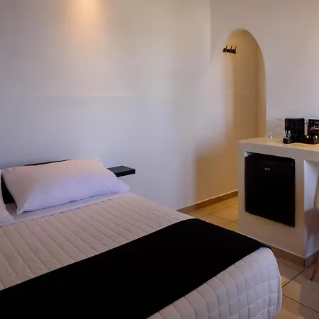 Hotel Tataki Family Fira (Santorini)